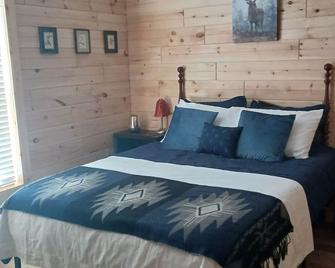 Cozy tiny cabin, close to local activities. Pet friendly. Suited 2 adults. - Owenton - Habitación