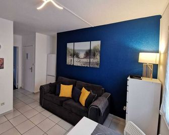 1-room apartment for spa guests and vacationers - Баларюк-ле-Бен - Вітальня