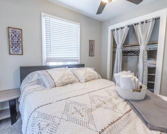 This house is a 3 bedroom(s), 1 bathrooms, located in Independence, MO. - Independence - Bedroom