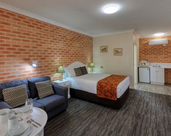 Country Gardens Motor Inn - Cowra - Bedroom