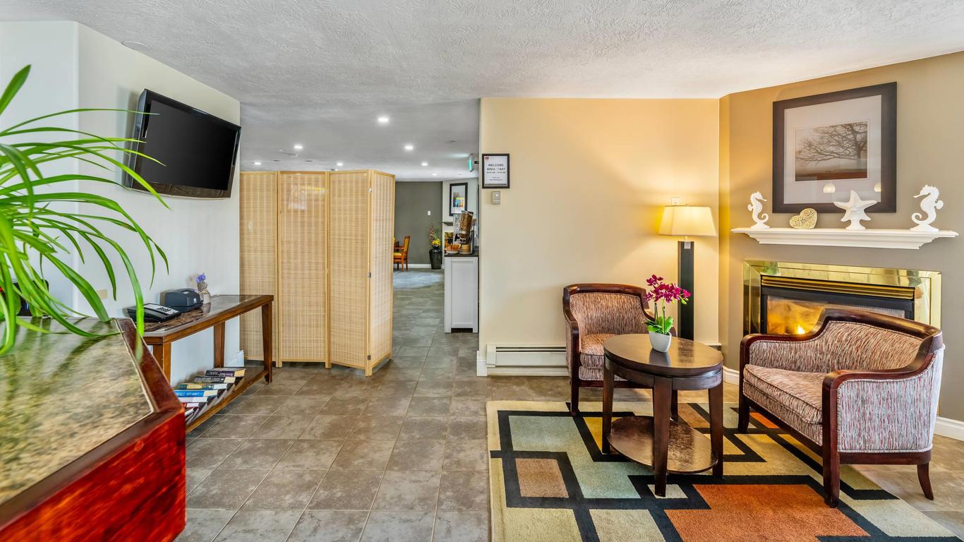 Econo Lodge Inn & Suites