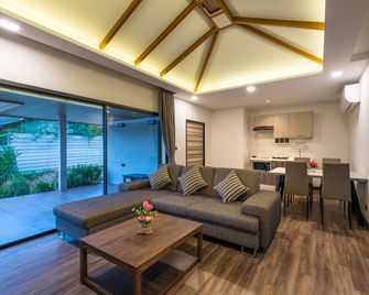 Chermantra Aonang Resort and Pool Suite - Krabi - Sala de estar