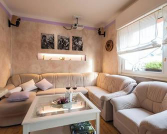 Weingut Sonnenberg - Bad Neuenahr-Ahrweiler - Living room