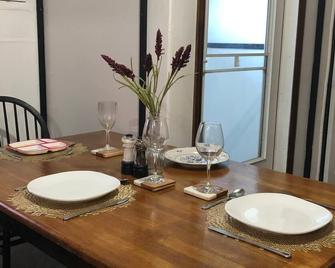 Cabin at Meadow Springs, lakes and walks on 51+acres in Warrenton GA - Warrenton - Sala pranzo