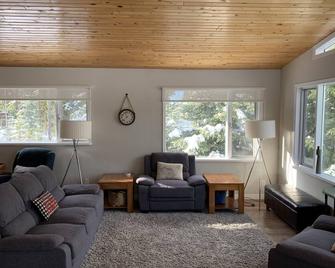 Lake Front Home on Deka Lake for multiple families - Lone Butte - Sala de estar