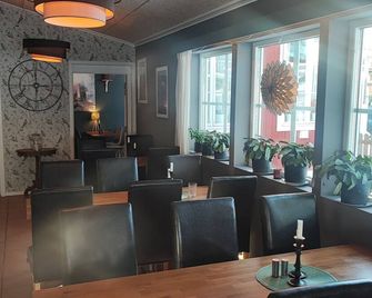 Sjugare Gård Bed & Breakfast - Leksand - Restaurante