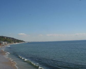 Elegant Oceanfront Penthouse on Dry Sandy Carbon Beach - Orca - Malibu - Beach