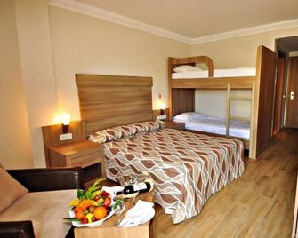 Club Side Coast - Side - Kamar Tidur