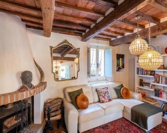 Belvilla By OYO Villa Gioiella - Gioiella - Sala de estar