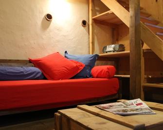 Charming village house surrounded by beautiful nature - Ceilloux - Living room