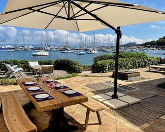 Rent house on the island of Porquerolles with exceptional location 7 sleeps - Hyères - Innenhof