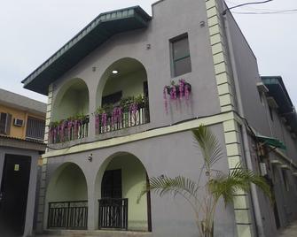 Staycation Suites And Apartment - Lagos