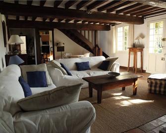 Normandy, 1h15 from Paris - 2 hectares of parkland - Tennis court, swimming pool and Jacuzzi - La Couture-Boussey - Sala de estar