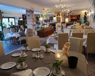 Altstadt Pension Orchidee - וורניגרודה - מסעדה