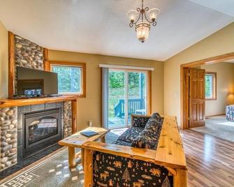 Now Available!! Comfortable 2 bed / 2 bath / 2 kitchen Condo close to the action - Biwabik - Living room