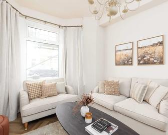 Luxury Townhouse in Cardiff City Centre, 5 bedrooms, up to 12 guests - Cardiff - Sala