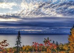 Unparalleled 180-degree Views of Lake Superior, 200 feet above the water! - Beaver Bay - Playa
