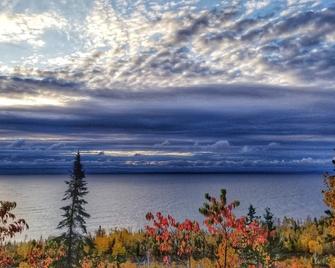 Unparalleled 180-degree Views of Lake Superior, 200 feet above the water! - Beaver Bay - Playa