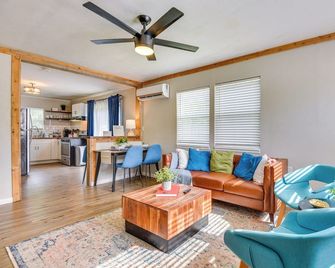 5 Mi to Dtwn Tulsa: Pet-Friendly Home! - Tulsa - Living room