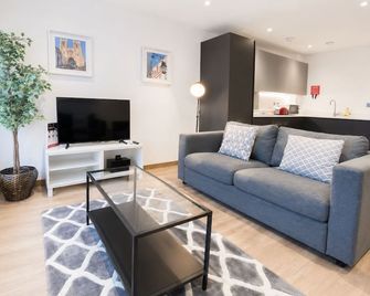 Roomspace Apartments - Harvest Lane - Thames Ditton - Stue