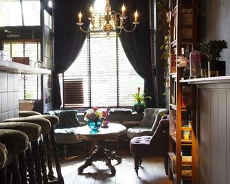 Rosalia's Menagerie Cocktail bar & InnUpstairs - Amsterdam - Lounge