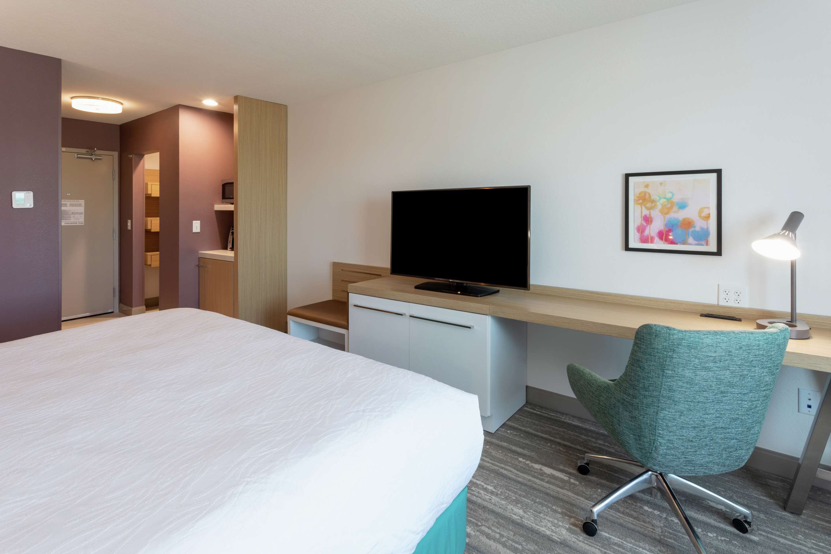 Bedroom view of Hilton Garden Inn St. Cloud