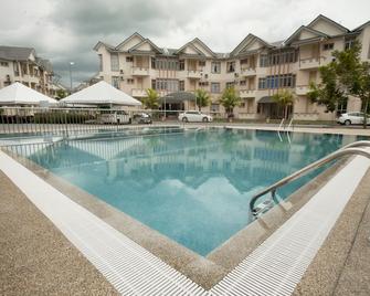 Seri Bayu Resort Hotel - Bagan Lalang - Pool
