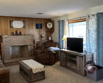 Brick Farmhouse - Wytheville - Living room