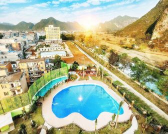 Oriental Crown Holiday Hotel - Chongzuo - Piscina
