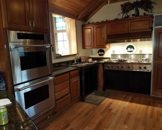 Large cozy modern cabin - Centennial - Cocina