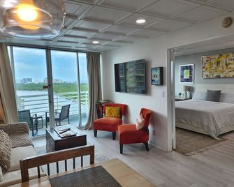 New! Penthouse Waterfront With Oceanview Renovated - פורט לודרדייל - סלון