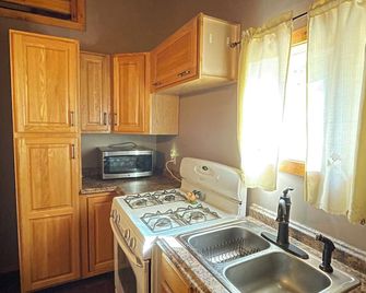 Poland Hill Hideaway, located in the beautiful woods surrounding Tionesta, PA - Tionesta - Kitchen
