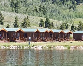 Elk Haven Camping (Cabin 12) - West Yellowstone