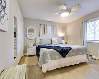 Waterfront Ocean Isle Beach Condo w/ Balcony! - Ocean Isle Beach - Bedroom