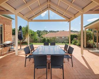 Haldon House - Spacious four bedroom, two bathroom property - Wodonga - Patio