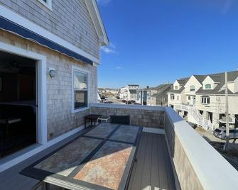 Newly built replica of our family's 1912 cottage. - Scituate - Balcony