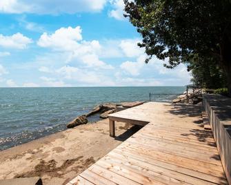 Lake Sawiak Waterfront Haven - Amherstburg - Beach
