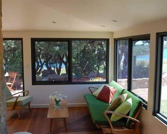 The Lakes House - Cape Bridgewater - Living room