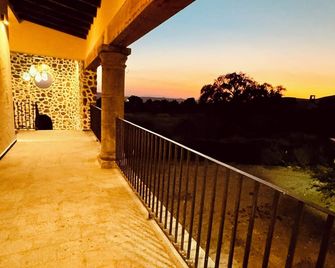 Hotel Suites Piamonte - Bernal - Balcón