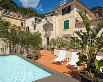 Etrus Boutique Room Amalfi - אמלפי - בריכה