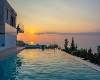 Mandevilla Hillside Luxury Villas - Lefkáda - Piscina