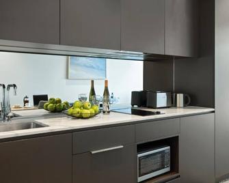 Executive Studio at Miller Street, North Sydney - North Sydney - Cocina