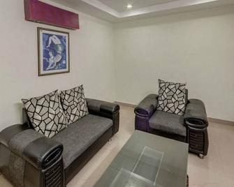 Falcons Nest Studio Apartments - Hyderabad - Sala de estar