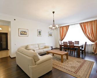 MinskLux Apartment 2 bedroom Nezavisimosti 12 - מינסק - סלון