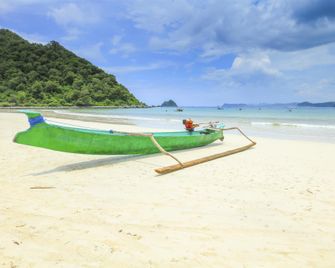 Poppies Senggigi Hostel - Senggigi - Beach