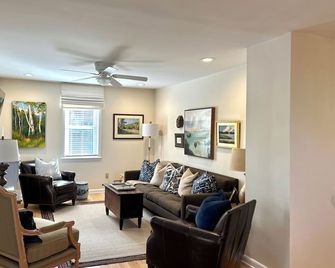 With easy access to everything, this hidden gem is a “delightful surprise”! - Lewisburg - Huiskamer