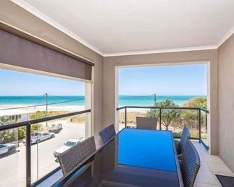 One Of A Kind Beach Front Unit - Woorim - Balcony