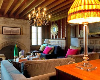 Lake Champlain - Historic Adirondack Lakefront - Sleeps 14 - Westport - Lounge