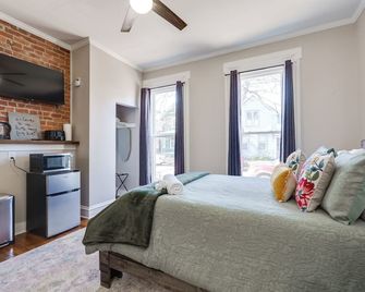 Downtown Private Studio w/ Kitchenette-near UD - Dayton - Bedroom