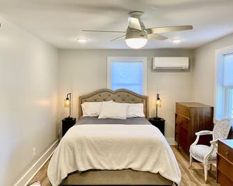 North Downtown Apartment - Charlottesville - Bedroom